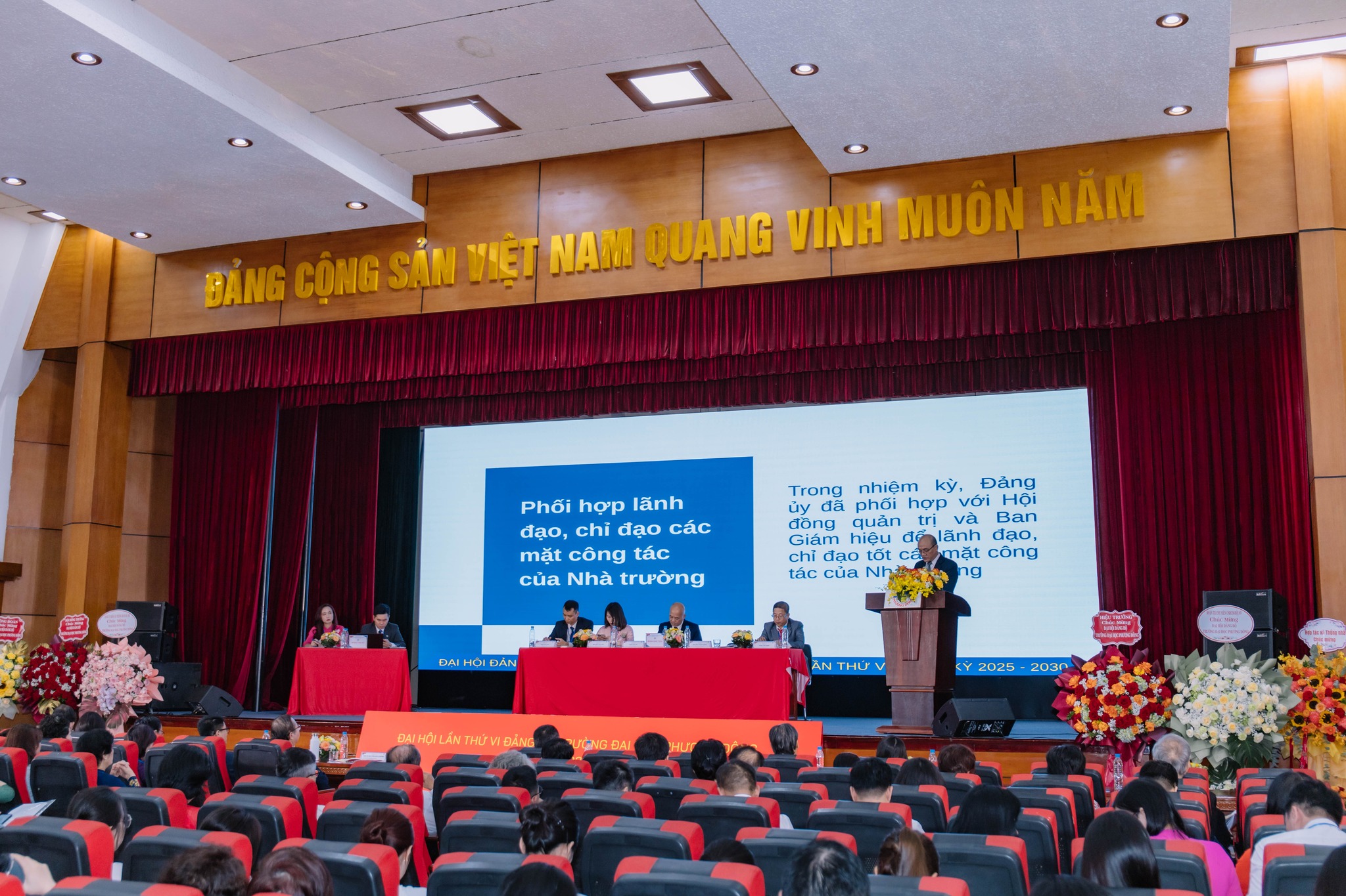 ĐẢNG BỘ TRƯỜNG ĐẠI HỌC PHƯƠNG ĐÔNG: KHẲNG ĐỊNH VAI TRÒ TIÊN PHONG TRONG THAM GIA HOẠCH ĐỊNH CHÍNH SÁCH PHÁT TRIỂN BỀN VỮNG VÀ XÓA ĐÓI GIẢM NGHÈO