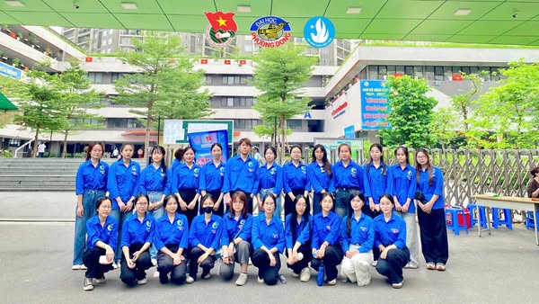 TUỔI TRẺ PHƯƠNG ĐÔNG ĐỒNG HÀNH CÙNG CÁC THÍ SINH THI VÀO LỚP 10 NĂM HỌC 2025 - 2026