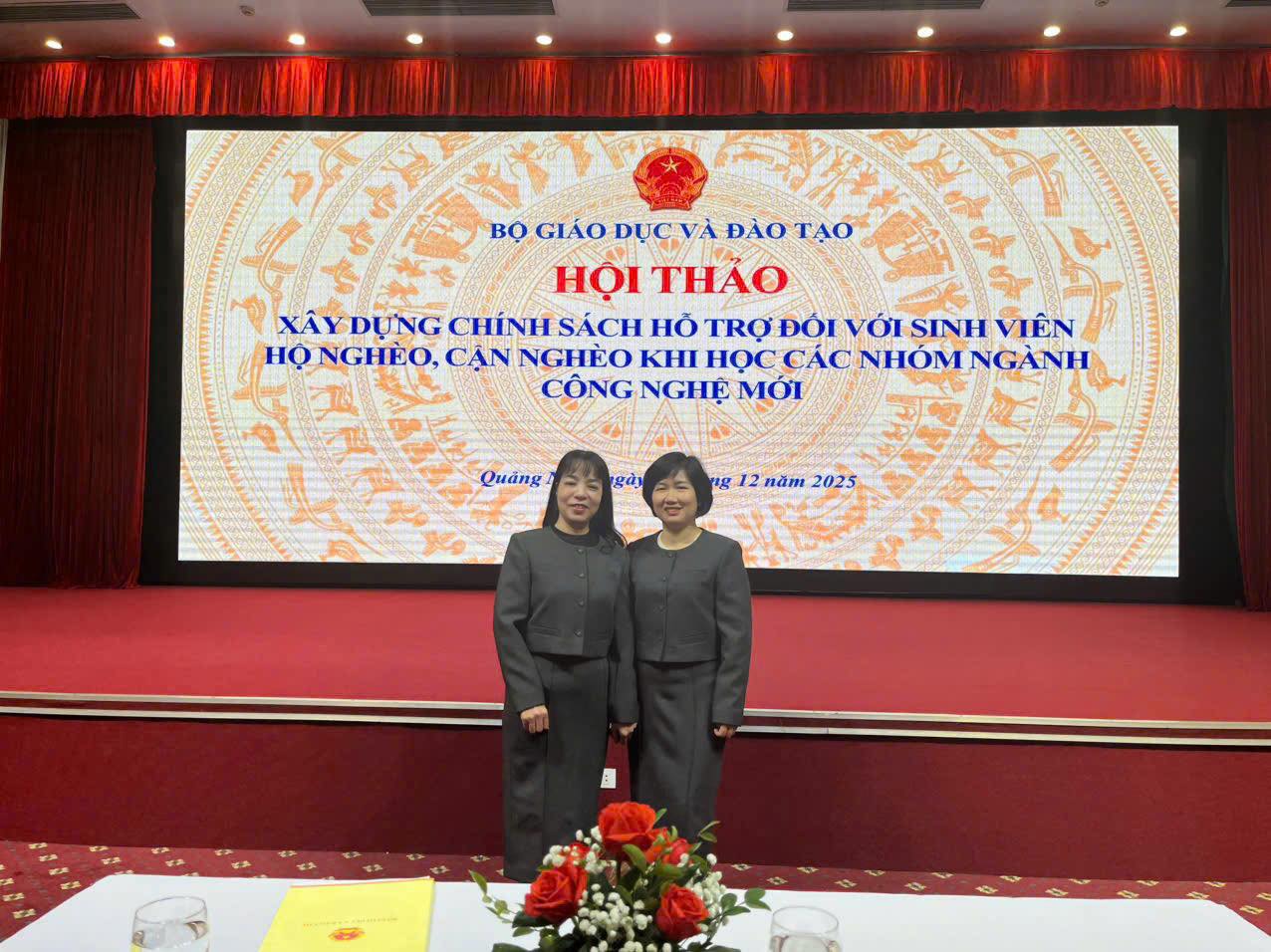 PHÒNG CÔNG TÁC SINH VIÊN THAM DỰ HỘI THẢO XÂY DỰNG CHÍNH SÁCH HỖ TRỢ SINH VIÊN HỘ NGHÈO, CẬN NGHÈO THEO HỌC CÁC NGÀNH CÔNG NGHỆ MỚI