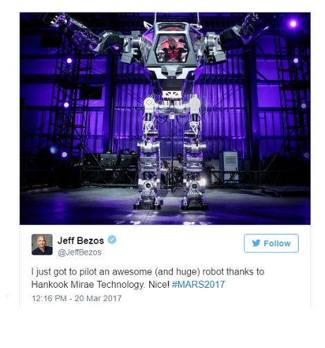 CEO Amazon lái robot khổng lồ như trong phim