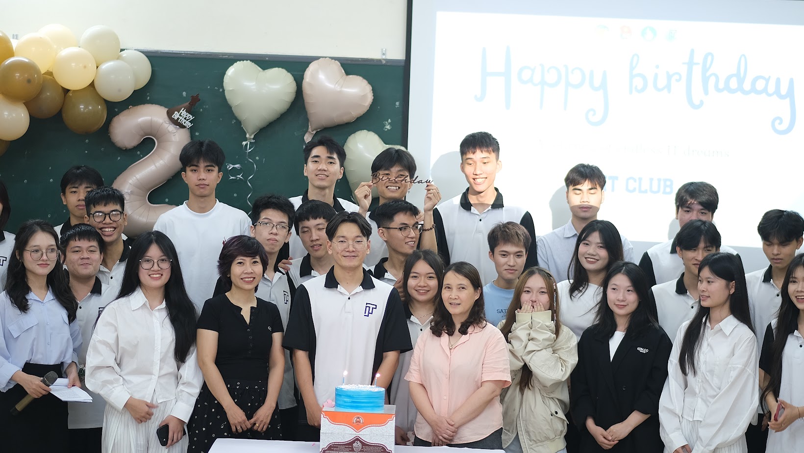 LỄ TRAO GIẢI CUỘC THI DEVRANK 2025 – SÂN CHƠI LẬP TRÌNH CỦA SINH VIÊN NGÀNH CÔNG NGHỆ THÔNG TIN TRƯỜNG ĐẠI HỌC PHƯƠNG ĐÔNG