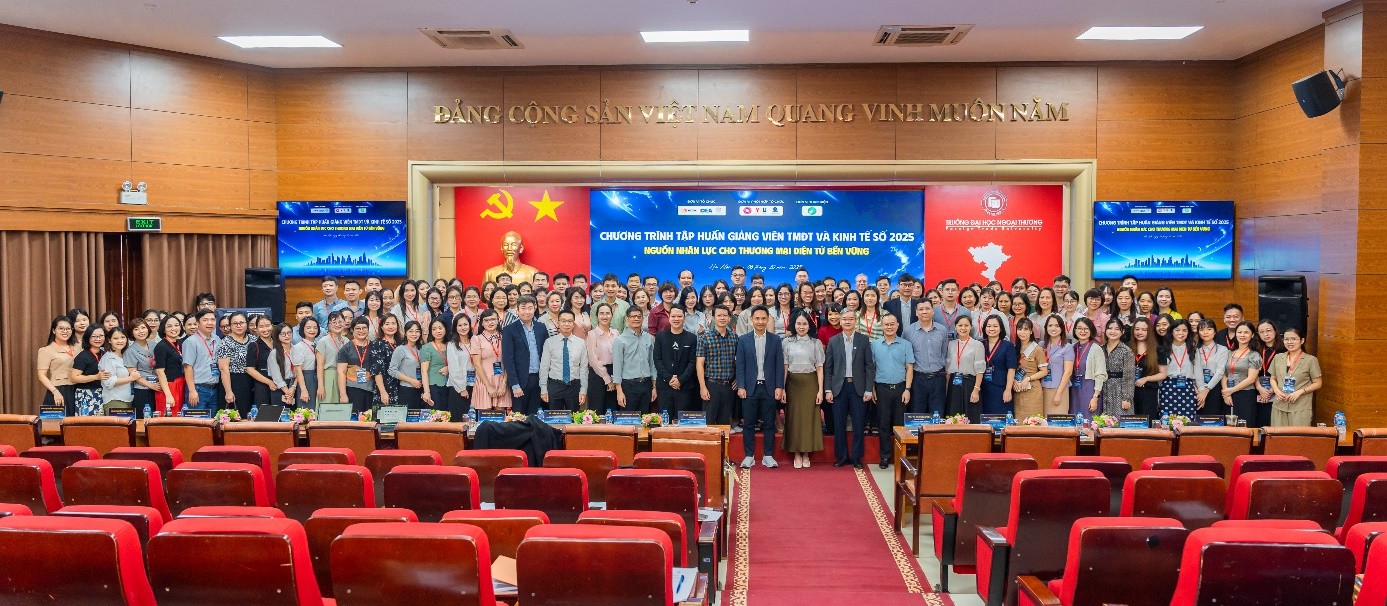 GIẢNG VIÊN NGÀNH THƯƠNG MẠI ĐIỆN TỬ – TRƯỜNG ĐẠI HỌC PHƯƠNG ĐÔNG THAM GIA CHƯƠNG TRÌNH TẬP HUẤN GIẢNG VIÊN THƯƠNG MẠI ĐIỆN TỬ VÀ KINH TẾ SỐ NĂM 2025
