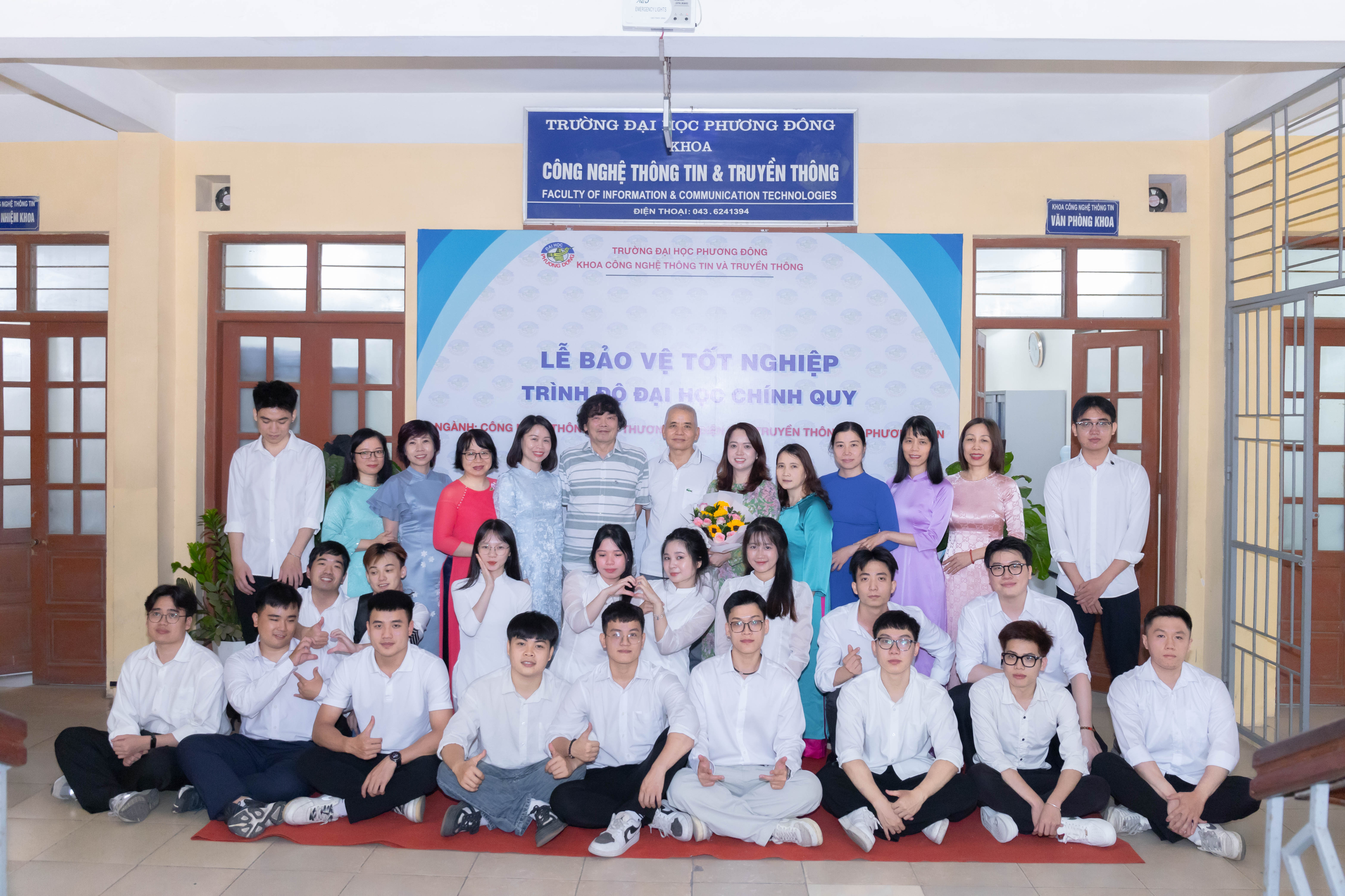 CÔNG NGHỆ & BẢN LĨNH: SINH VIÊN IT CHINH PHỤC HỘI ĐỒNG BẢO VỆ TỐT NGHIỆP