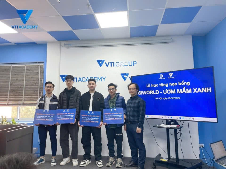 Khoa Công nghệ thông tin và Truyền thông – Tự hào sinh viên nhận học bổng “Digiworld – Ươm mầm xanh”