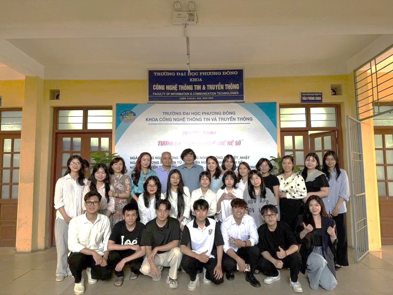 KHOA CNTT&TT TỔ CHỨC HỘI ĐỒNG NGHIỆM THU ĐỀ TÀI  SINH VIÊN NCKH NĂM HỌC 2024 - 2025