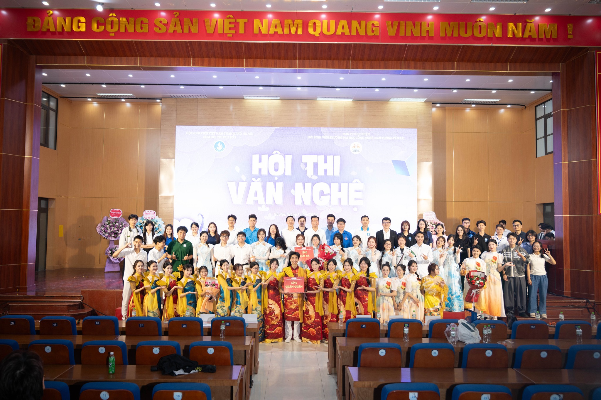 HỘI SINH VIÊN ĐẠI HỌC PHƯƠNG ĐÔNG THAM GIA HỘI VĂN NGHỆ CỤM 2