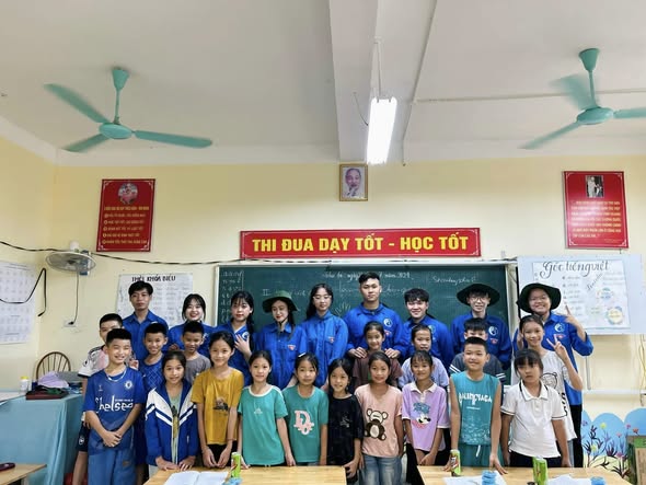 TUYÊN TRUYỀN GIÁO DỤC PHÁP LUẬT AN TOÀN GIAO THÔNG